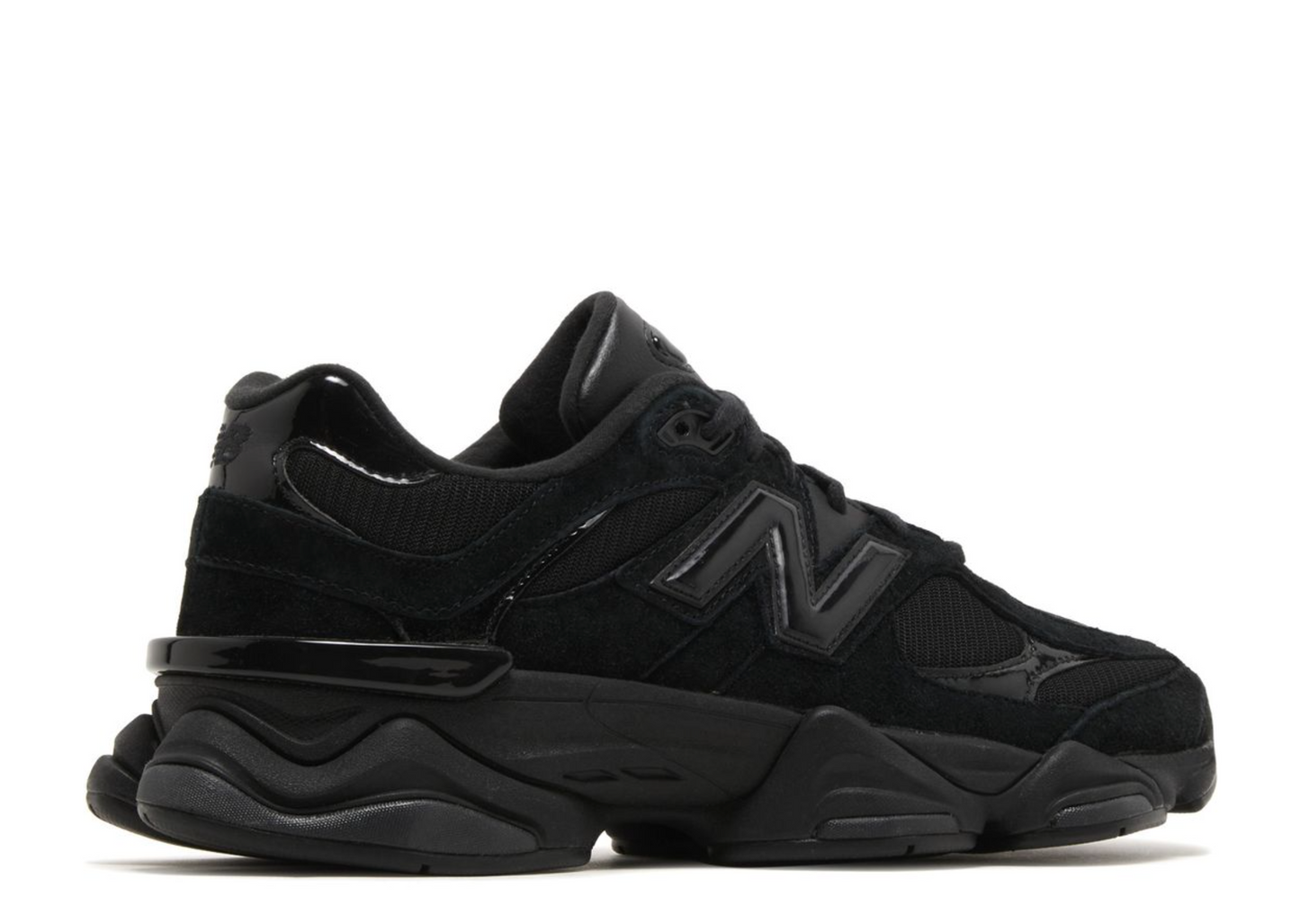 NB 9060 – Sneakers « Triple Black Suede Patent »